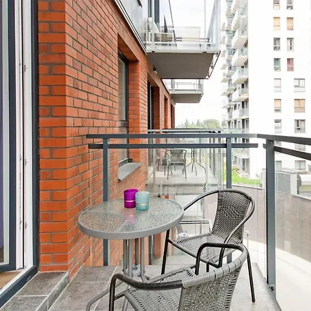 Center - Walowa I Popieluszki By Apartmore غدانسك