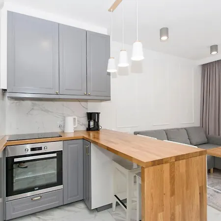 Center - Walowa I Popieluszki By Apartmore شقة