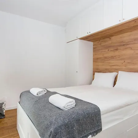 Center - Walowa I Popieluszki By Apartmore * غدانسك