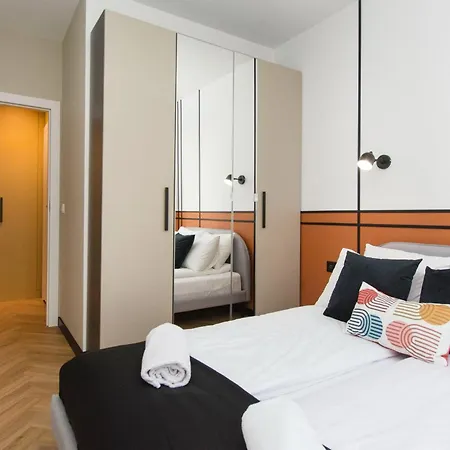 Center - Walowa I Popieluszki By Apartmore شقة