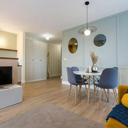 Center - Walowa I Popieluszki By Apartmore غدانسك
