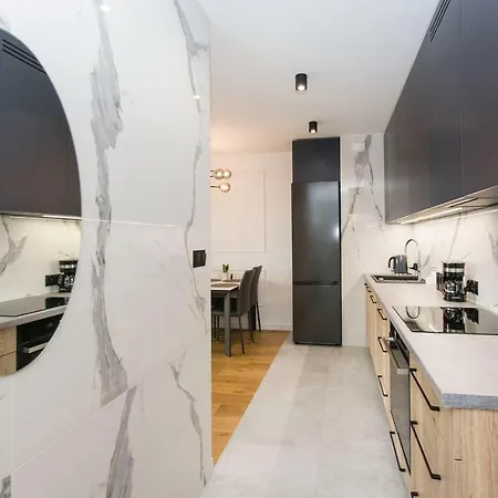 Center - Walowa I Popieluszki By Apartmore Appartement